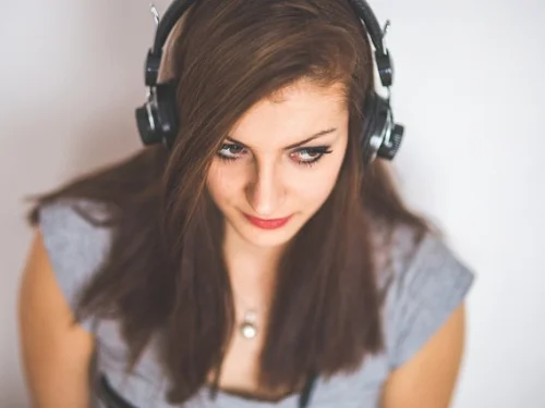 Dream Meaning: Distributing Dry Onions in a Dream: Unearthing Hidden Potential