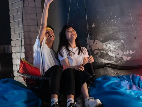 Dream Interpretation: Dreaming of Receiving a Gift from a Sultan: Symbol of Esteem and Authority