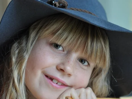 Picking Flowers on a Mountain in a Dream: Ascend to New Heights