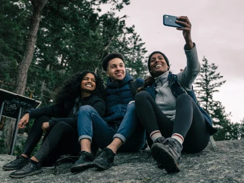 Washing a Carpet in a Mosque: Dream Meaning & Spiritual Cleansing